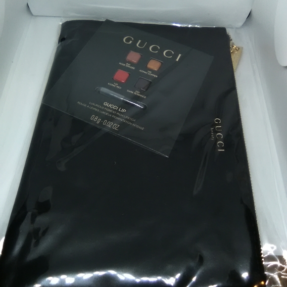Gucci makeup bag. - Picture 2 of 3